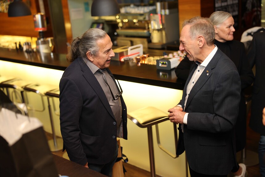 F91A8240.jpg F91A8240.jpg