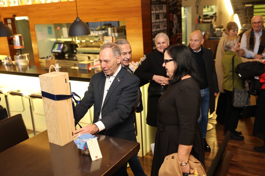 F91A8242.jpg F91A8242.jpg